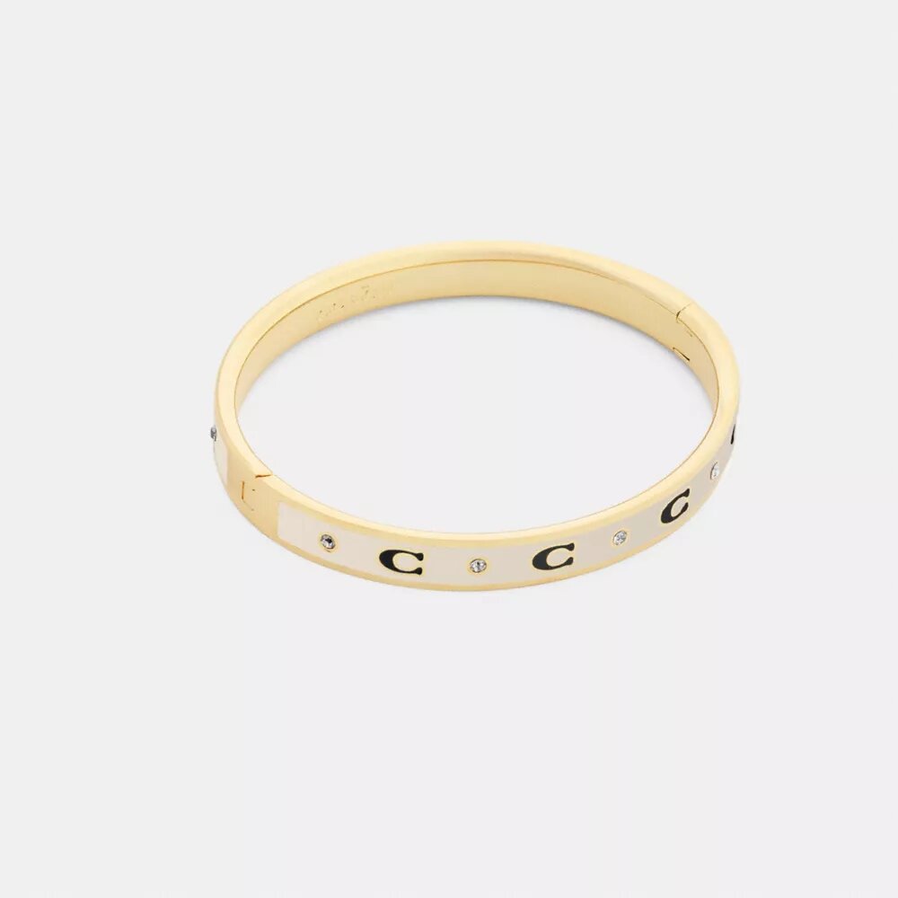 Armbånd med gjentatte C-er og hengsler