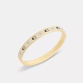 Armbånd med gjentatte C-er og hengsler