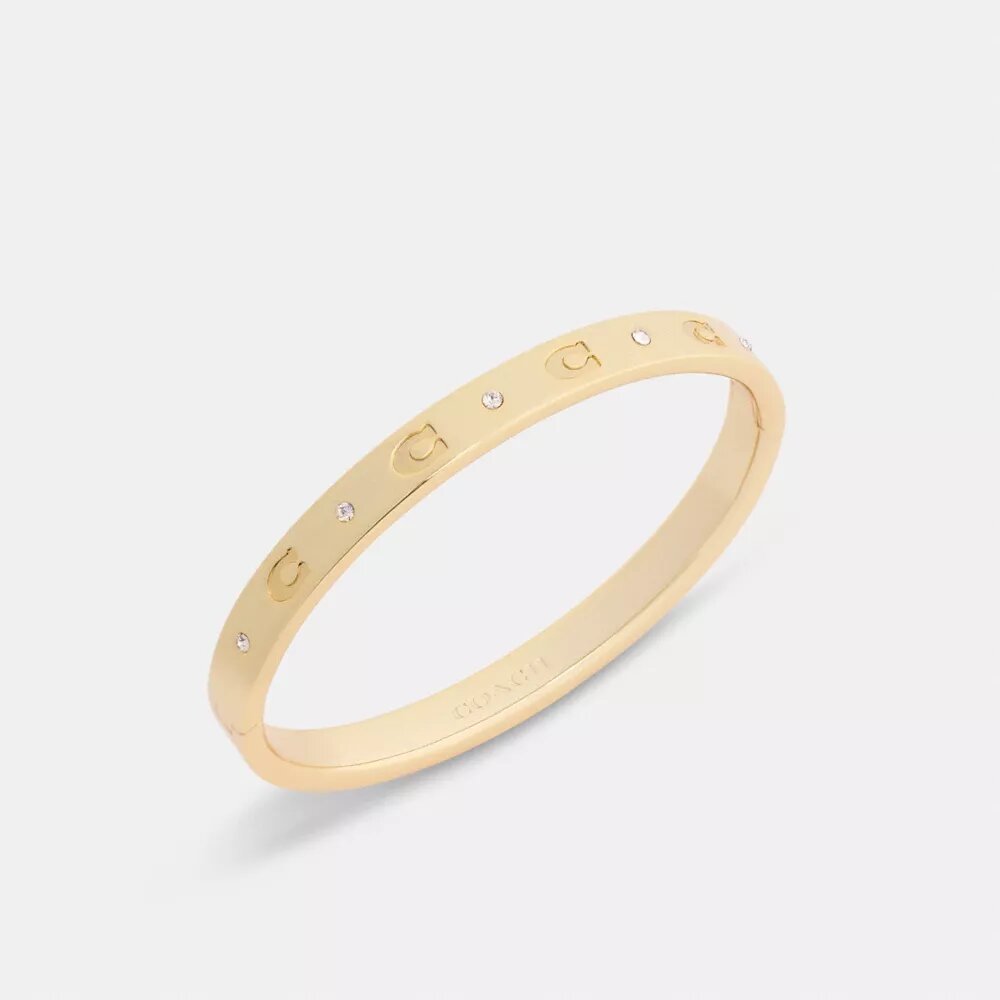 Armbånd med gjentatte C-er og hengsler