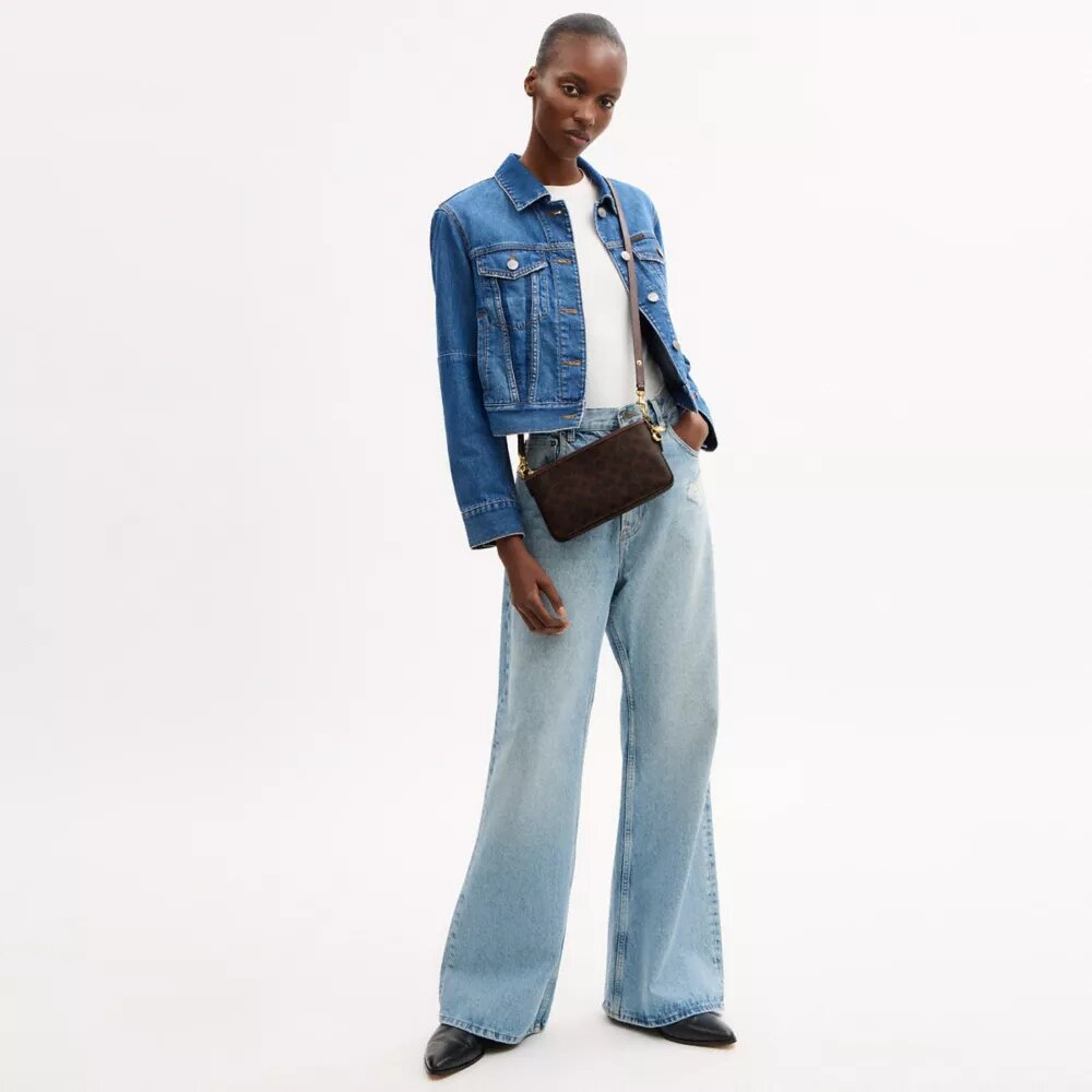 Audrey-crossbody-veske i Signature Canvas