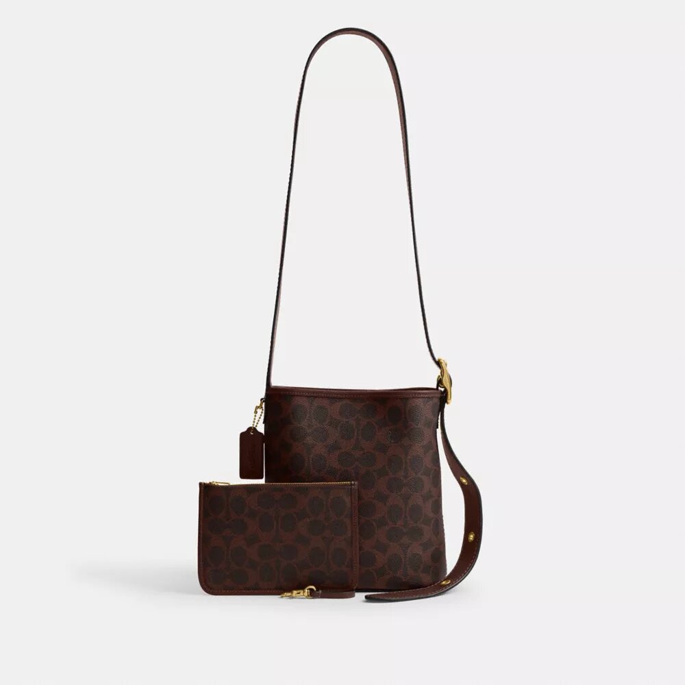 Bleecker Bucket Bag 21 i Signature Canvas