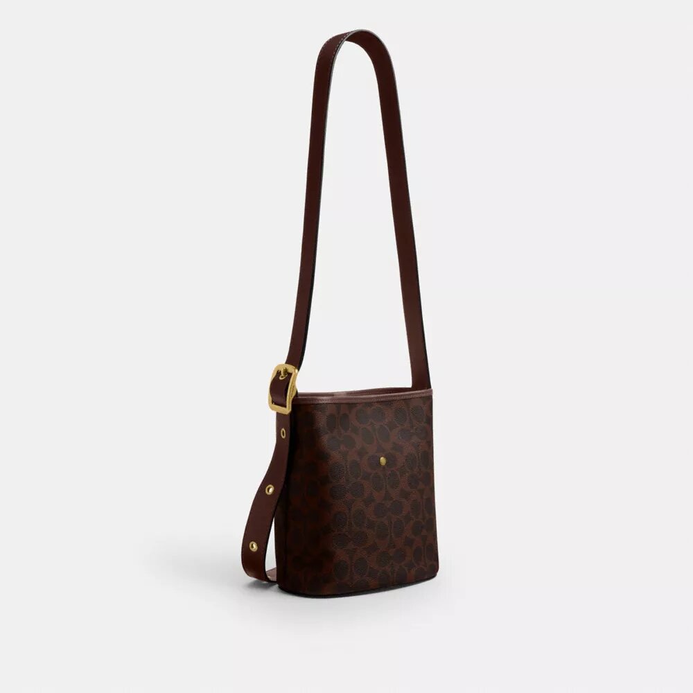 Bleecker Bucket Bag 21 i Signature Canvas