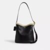 Bleecker-bucketveske i shearling