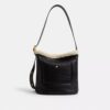 Bleecker-bucketveske i shearling