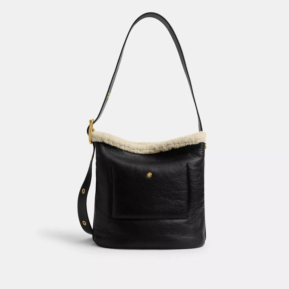 Bleecker-bucketveske i shearling