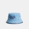 Bucket-hatt i denim med brodert Coach-skrift