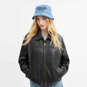 Bucket-hatt i denim med brodert Coach-skrift
