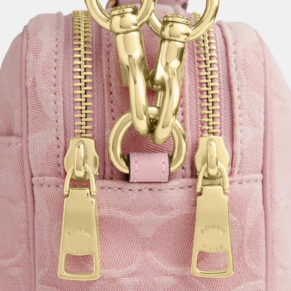 Carey-crossbody-veske i signaturdenim