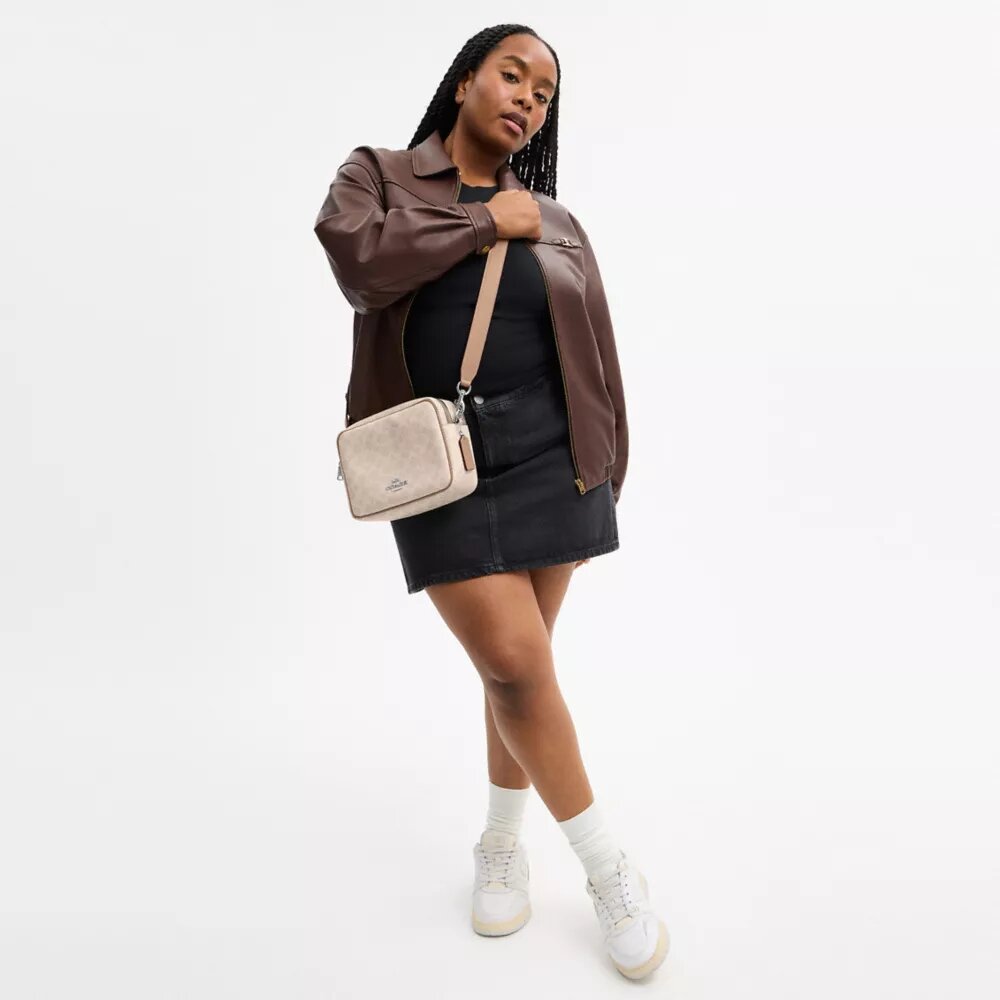 Carey-crossbody-veske i Signature Canvas