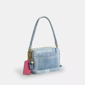 Carey-veske med kryssrem i «Loved Denim» med anheng
