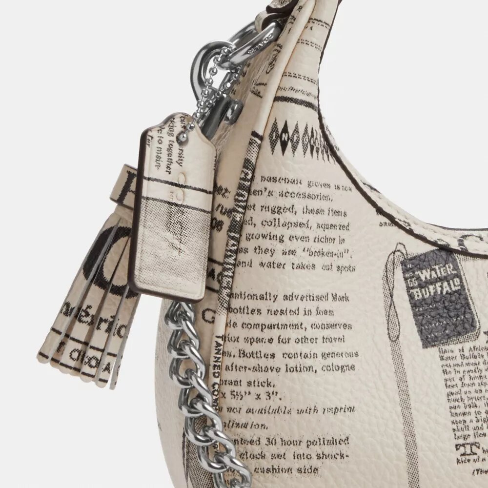 Carmen Mini-crossbody-veske med avisprint
