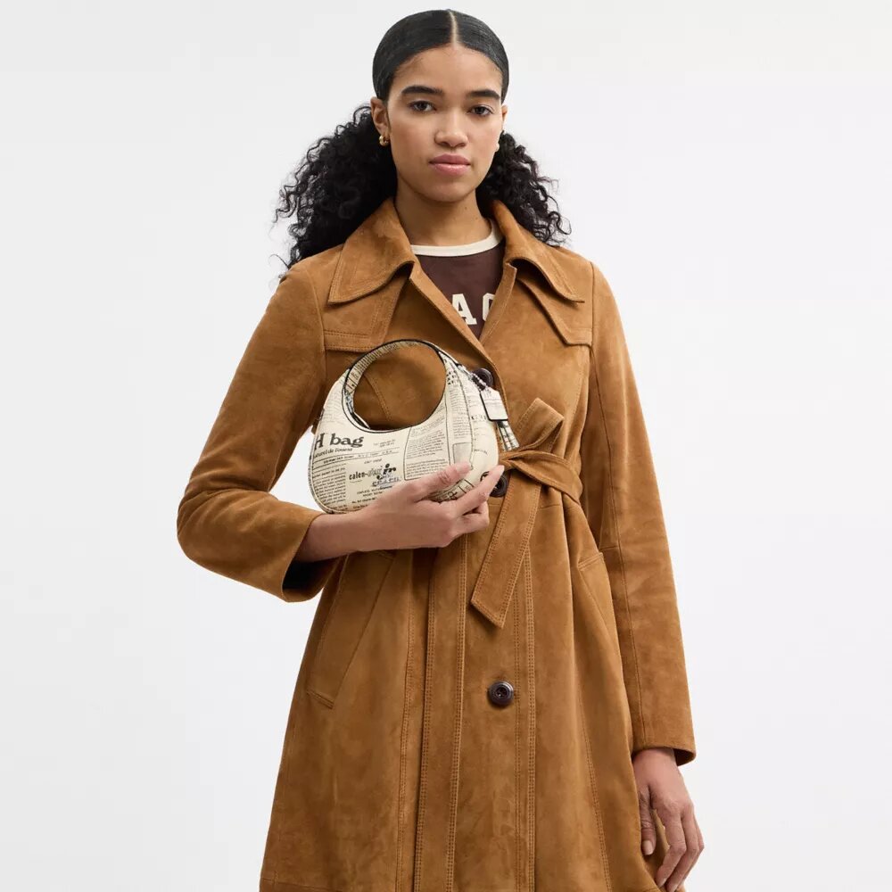 Carmen Mini-crossbody-veske med avisprint