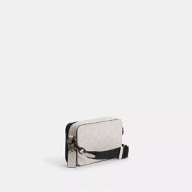 Charter Slim-crossbody-veske i Signature Canvas