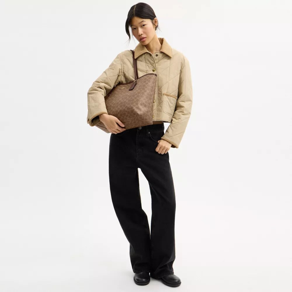 City-tote i Signature Canvas