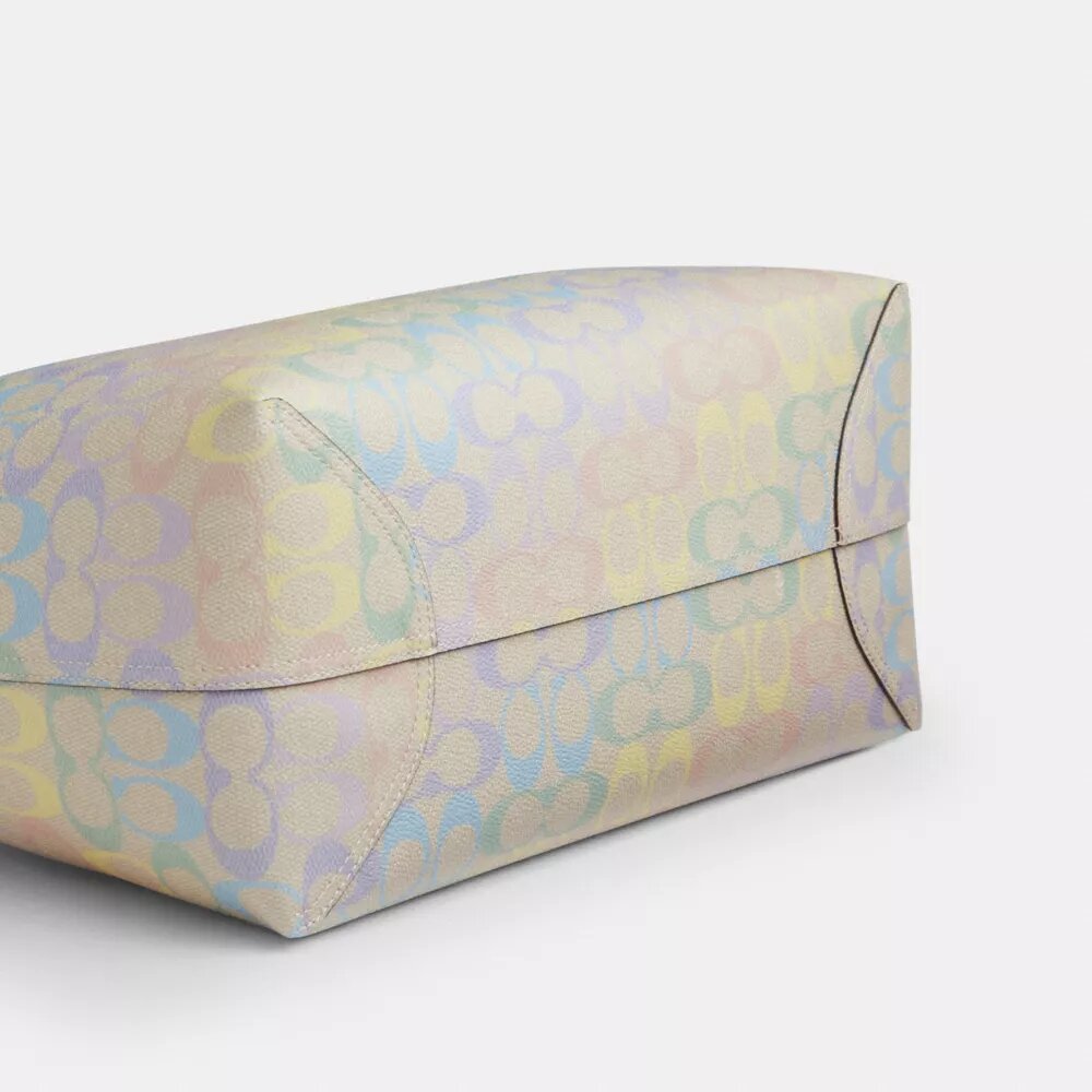 City-tote-veske i Rainbow Signature Canvas