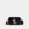 Clinton-crossbody-veske med grafisk motiv