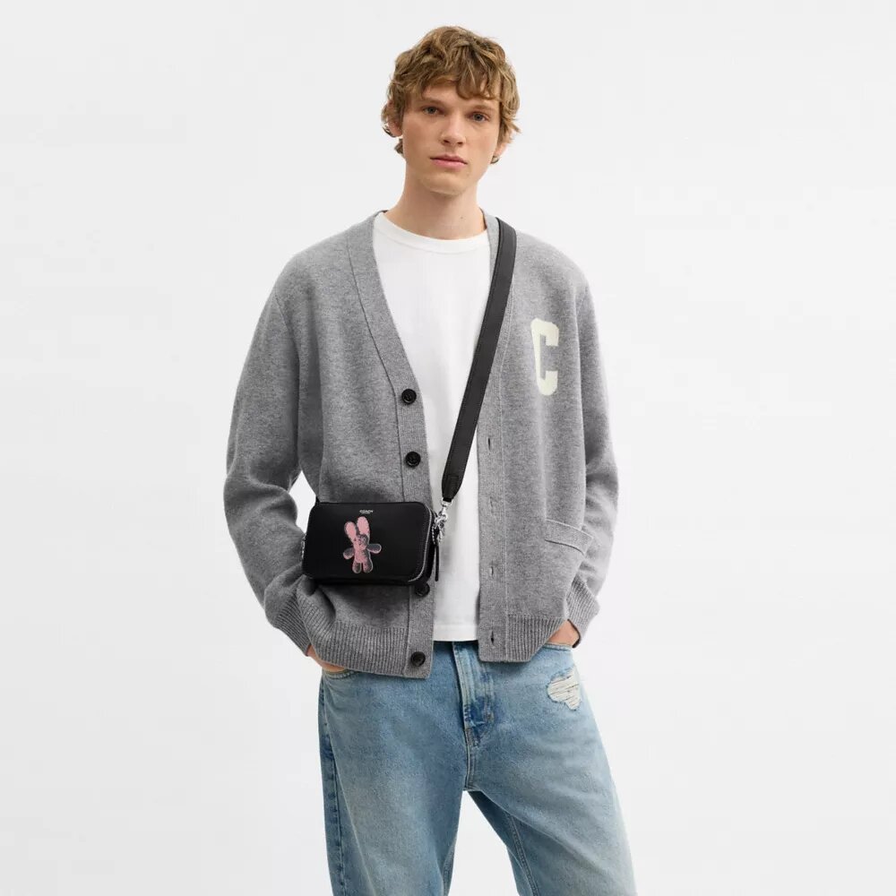 Clinton-crossbody-veske med grafisk motiv