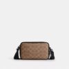 Colton Crossbody Bag 19 i Signature Canvas