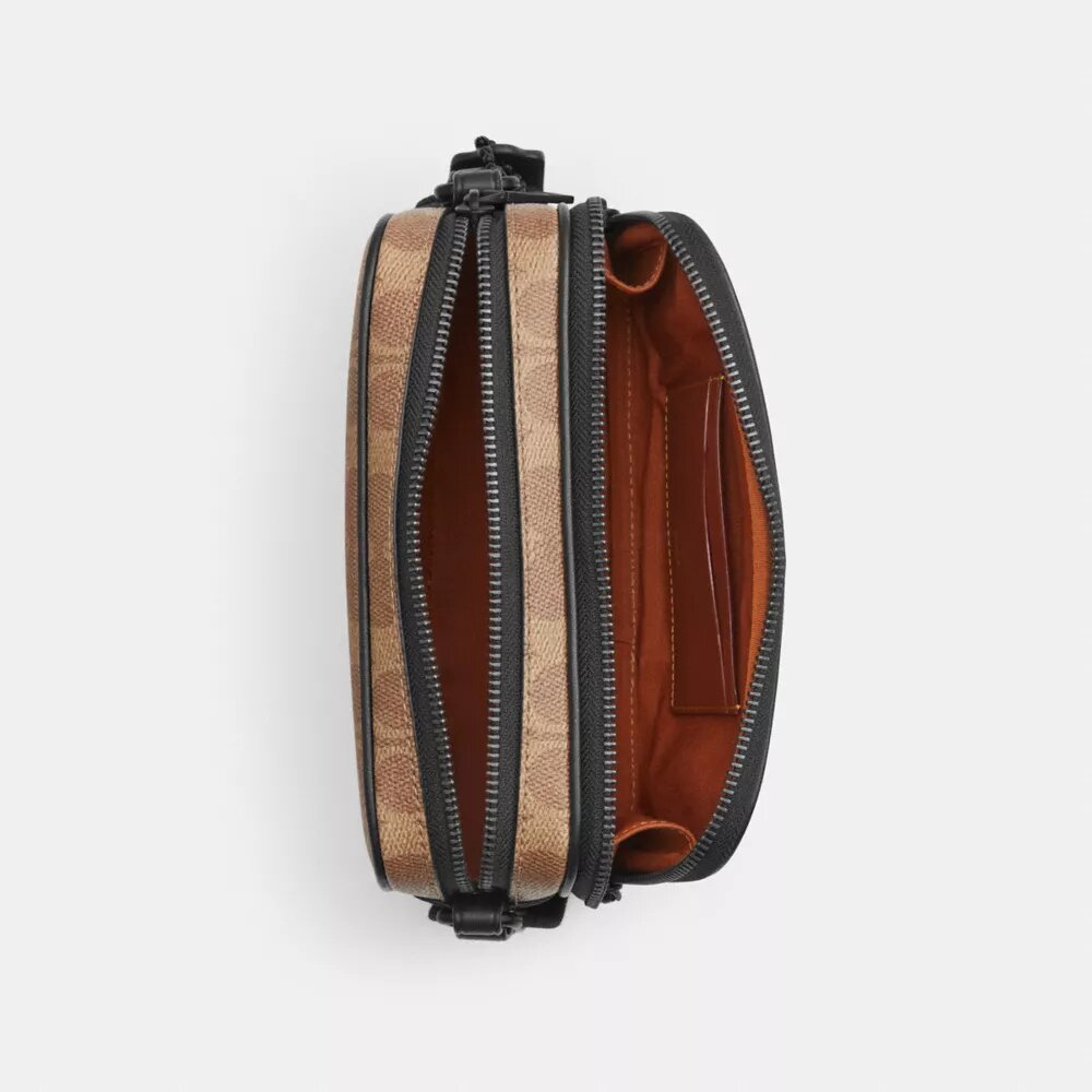 Colton Crossbody Bag 19 i Signature Canvas