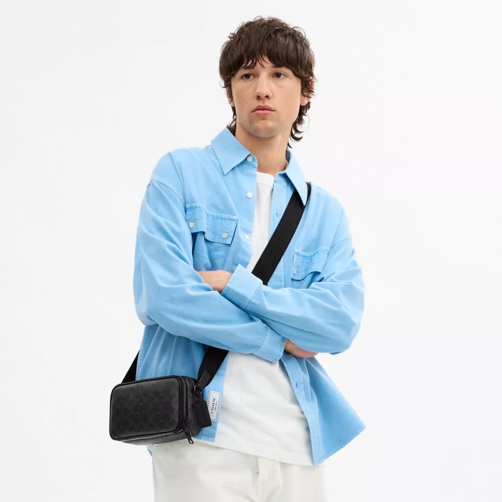 Colton Crossbody Bag 19 i Signature Canvas