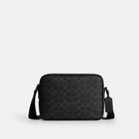 Colton Crossbody Bag 25 i Signature Canvas