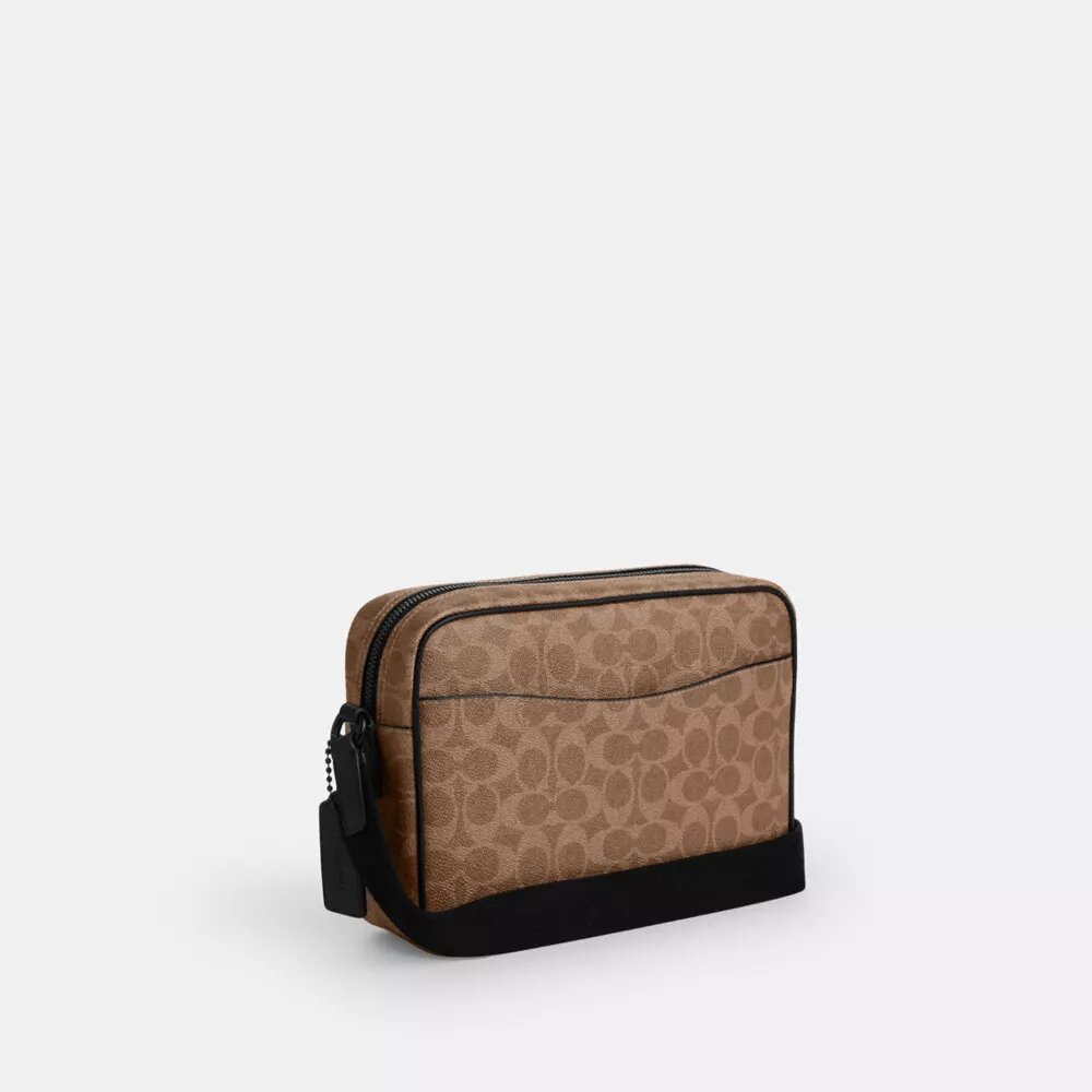 Colton Crossbody Bag 25 i Signature Canvas