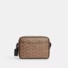 Colton Crossbody Bag 25 i Signature Canvas
