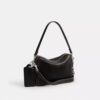 Dakota-crossbody-veske i «Loved Leather» med anheng