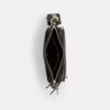 Dakota-crossbody-veske i «Loved Leather» med anheng