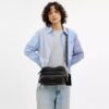 Dakota-crossbody-veske i «Loved Leather» med anheng