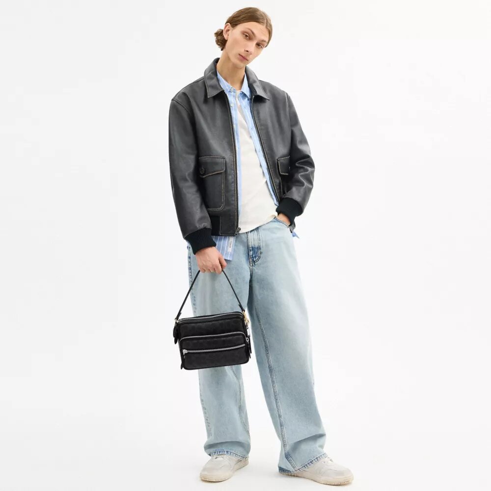 Dakota-crossbody-veske i Signature Canvas