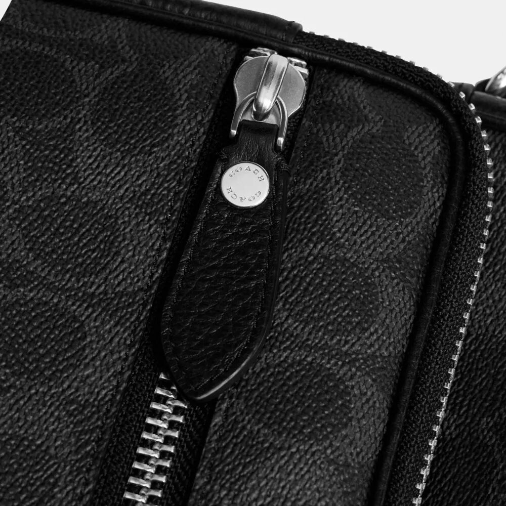 Dakota-crossbody-veske i Signature Canvas