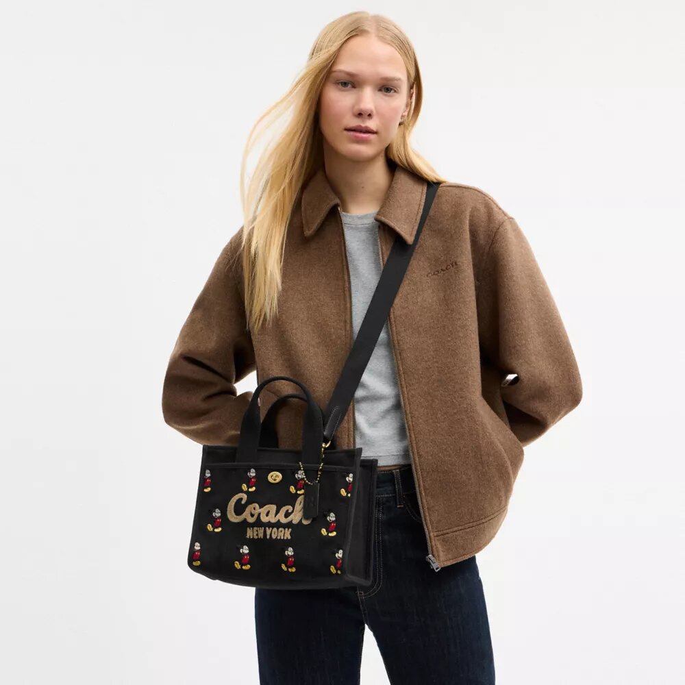 Disney X Coach Cargo Tote-vesker 26 med Mikke Mus i regenerativt bomullslerret