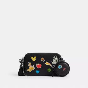 Disney X Coach Charter Slim Crossbody-veske med klistremerke-trykk