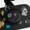 Disney X Coach Charter Slim Crossbody-veske med klistremerke-trykk