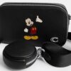Disney X Coach Charter Slim Crossbody-veske med Mikke Mus