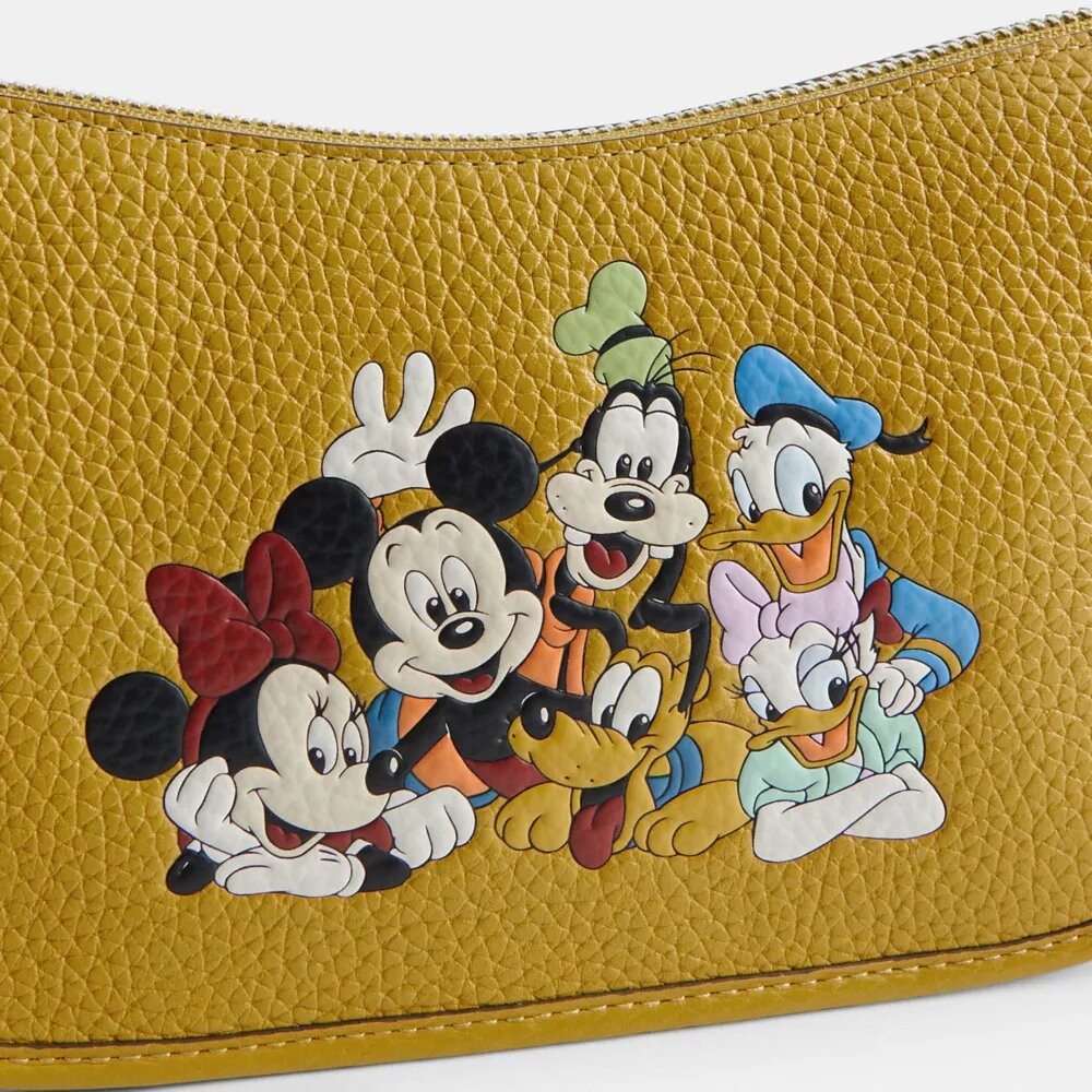 Disney X Coach Swinger-veske i regenerativt skinn med Mikke Mus og vennene hans