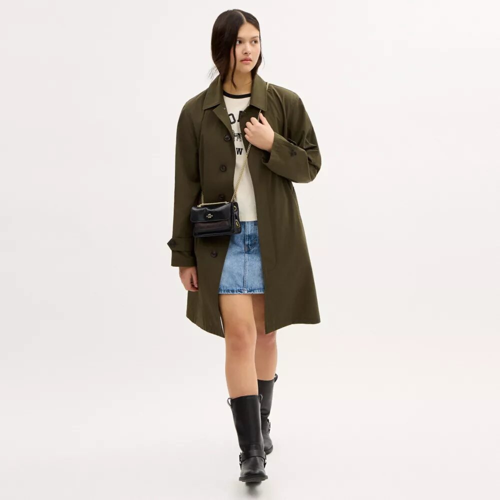 Elodie crossbody-veske 18 i Signature Canvas