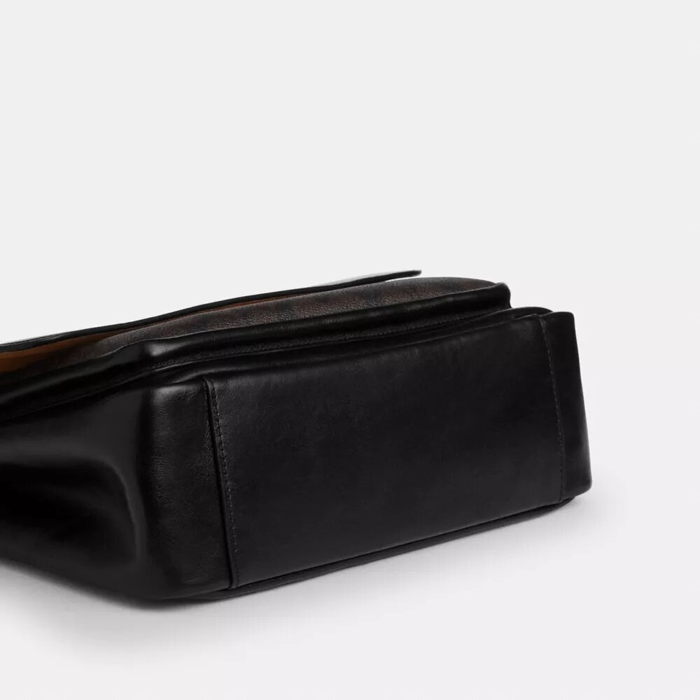 Elodie-crossbody-veske i Signature Canvas