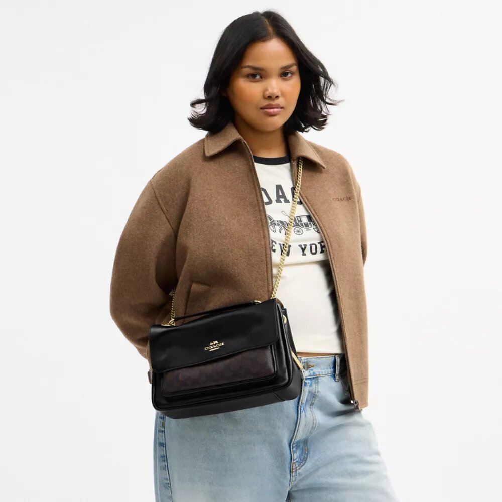 Elodie-crossbody-veske i Signature Canvas