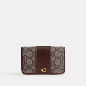 Essential Slim-kortetui i signatur-jacquard