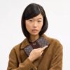 Essential Slim-lommebok i vår signatur-jacquard