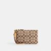 Essential Small Håndleddsveske i vår signatur-jacquard