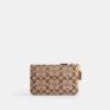 Essential Small Håndleddsveske i vår signatur-jacquard