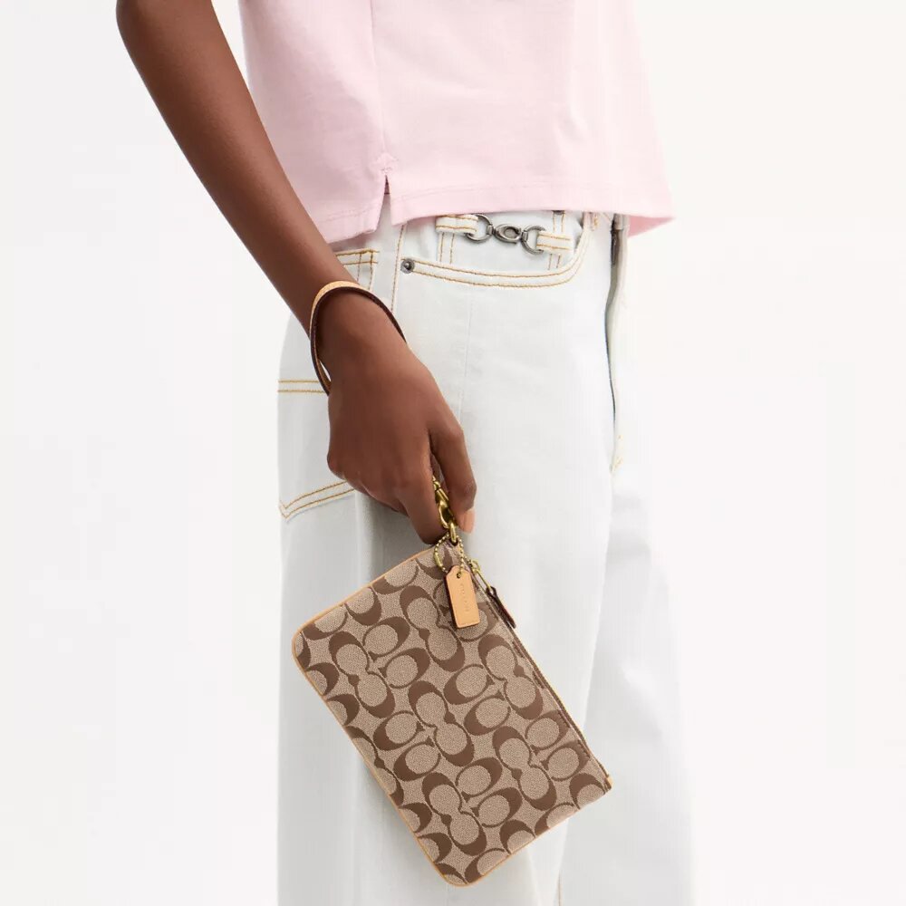 Essential Small Håndleddsveske i vår signatur-jacquard