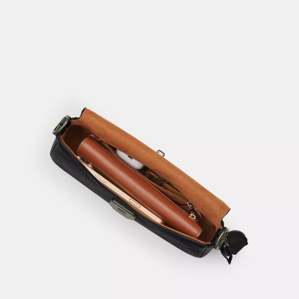 Etta liten skulderveske med klaff