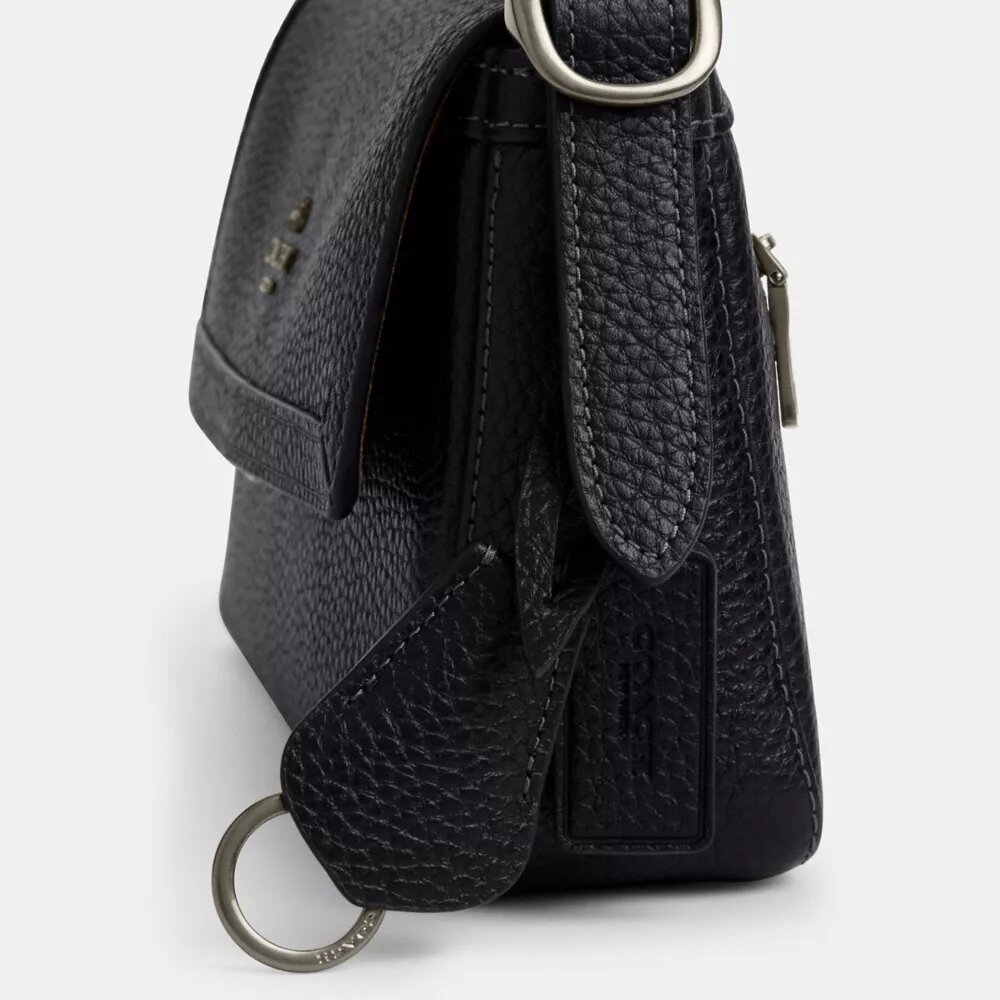 Etta liten skulderveske med klaff