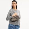 Faye-skulderveske i signatur-jacquard med blomsterbroderi
