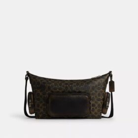 Finn-crossbody-veske med lommer i «Loved Signature Canvas»-kanvas