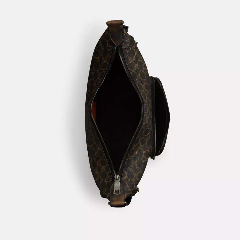 Finn-crossbody-veske med lommer i «Loved Signature Canvas»-kanvas
